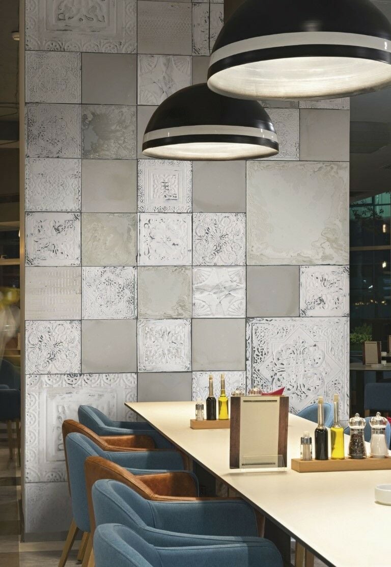 Desenli Fayans Effekti Taşıyan Geometrik Duvar Kağıdı